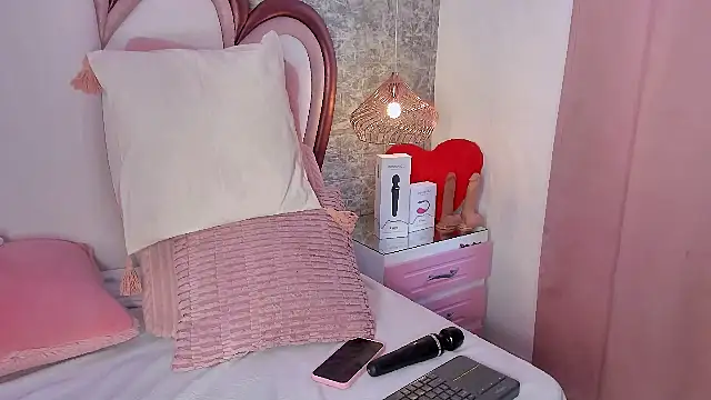 Mia Jansen online show from 03-18-26, 01:46