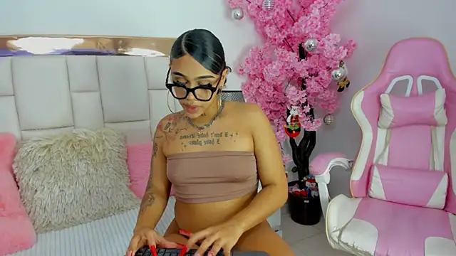 Snapshot of Mia_Jansen chatting on 12-28-24, 12:26 Mia Jansen online show from 12-28-24, 12:26
