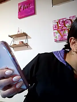 Lesly 10- online show from 06-12-26, 05:00