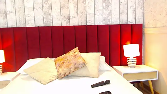 Snapshot of EmilyKnight chatting on 02-15-25, 07:39 EmilyKnight online show from 02-15-25, 07:39