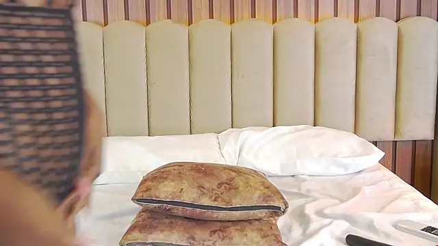 Snapshot of EmilyKnight chatting on 03-01-25, 06:00 EmilyKnight online show from 03-01-25, 06:00