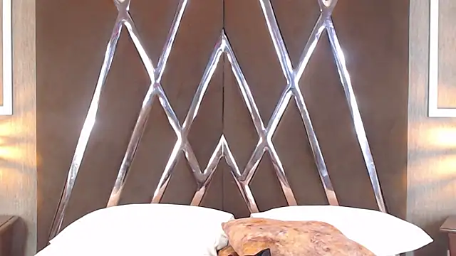 Snapshot of EmilyKnight chatting on 01-28-25, 12:05 EmilyKnight online show from 01-28-25, 12:05