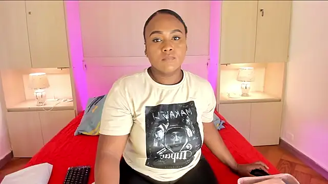 Snapshot of EmilyyStuart chatting on 02-10-26, 07:35 EmilyyStuart online show from 02-10-26, 07:35