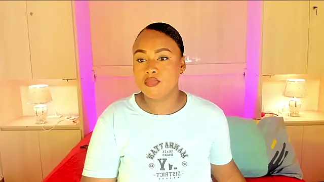 Snapshot of EmilyyStuart chatting on 02-11-26, 07:36 EmilyyStuart online show from 02-11-26, 07:36