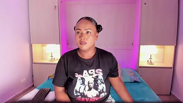 Snapshot of EmilyyStuart chatting on 02-18-26, 03:37 EmilyyStuart online show from 02-18-26, 03:37