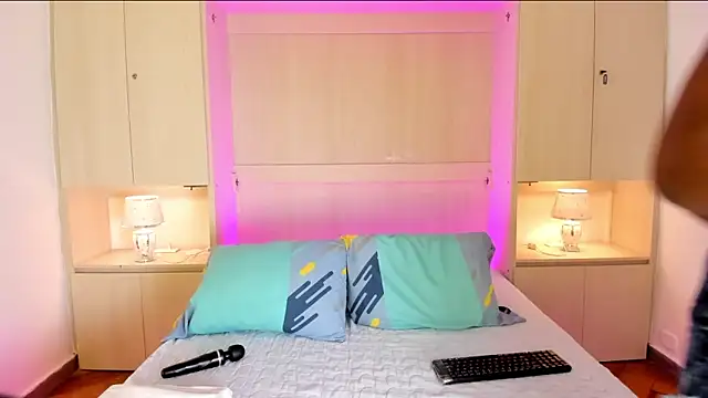 Snapshot of EmilyyStuart chatting on 02-06-26, 07:43 EmilyyStuart online show from 02-06-26, 07:43