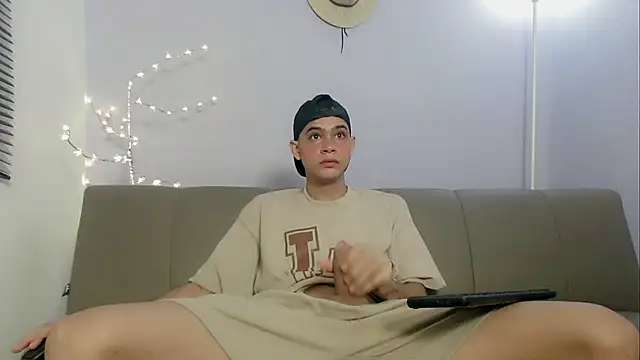 zacariasss  online show from 10-22-25, 01:32