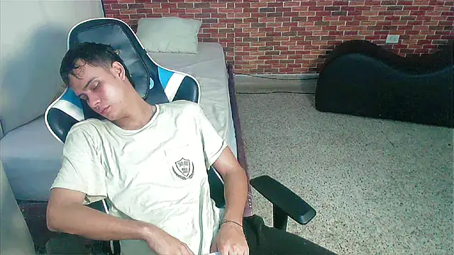 zacariasss  online show from 09-26-25, 05:03