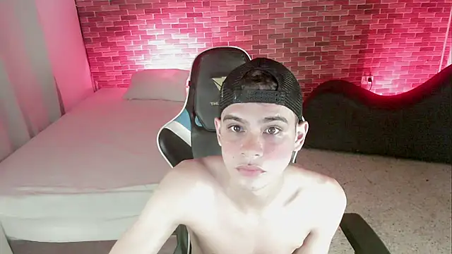 zacariasss  online show from 10-01-25, 04:06