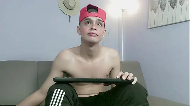 zacariasss  online show from 10-19-25, 09:45