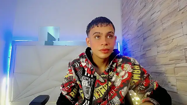 zacariasss  online show from 12-04-24, 12:02