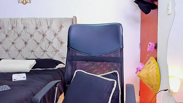 Andrew wolf7 online show from 03-06-26, 12:49