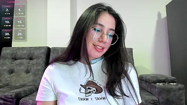 Snapshot of emmadiaz1 chatting on 10-10-25, 03:29 emmadiaz1 online show from 10-10-25, 03:29