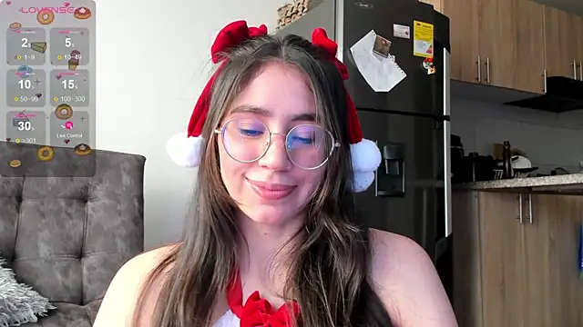 Snapshot of emmadiaz1 chatting on 12-21-24, 06:22 emmadiaz1 online show from 12-21-24, 06:22