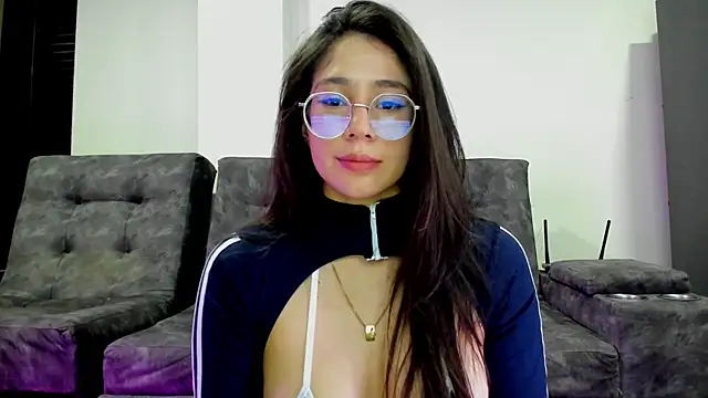 Snapshot of emmadiaz1 chatting on 09-28-25, 05:03 emmadiaz1 online show from 09-28-25, 05:03