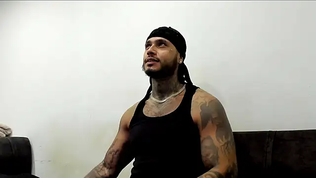 Snapshot of Exotic_tatto27121 chatting on 06-06-26, 02:28 Exotic tatto27121 online show from 06-06-26, 02:28