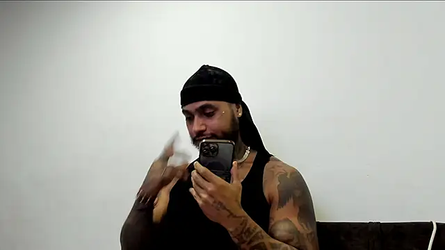 Snapshot of Exotic_tatto27121 chatting on 06-07-26, 02:28 Exotic tatto27121 online show from 06-07-26, 02:28