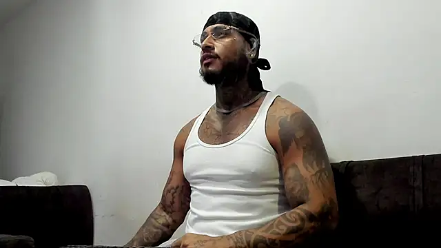 Snapshot of Exotic_tatto27121 chatting on 05-29-26, 03:12 Exotic tatto27121 online show from 05-29-26, 03:12