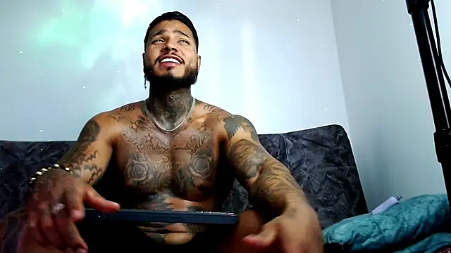 Snapshot of Exotic_tatto27121 chatting on 12-29-24, 08:48 Exotic tatto27121 online show from 12-29-24, 08:48