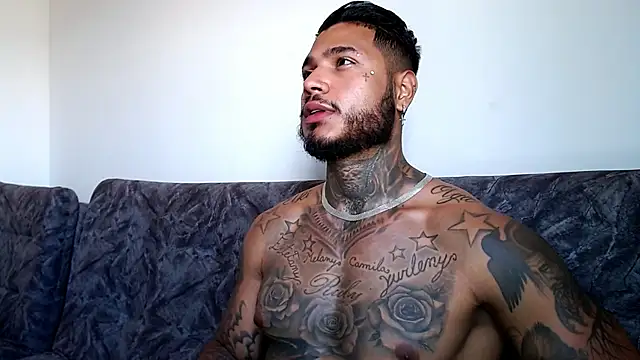 Snapshot of Exotic_tatto27121 chatting on 01-19-25, 04:36 Exotic tatto27121 online show from 01-19-25, 04:36