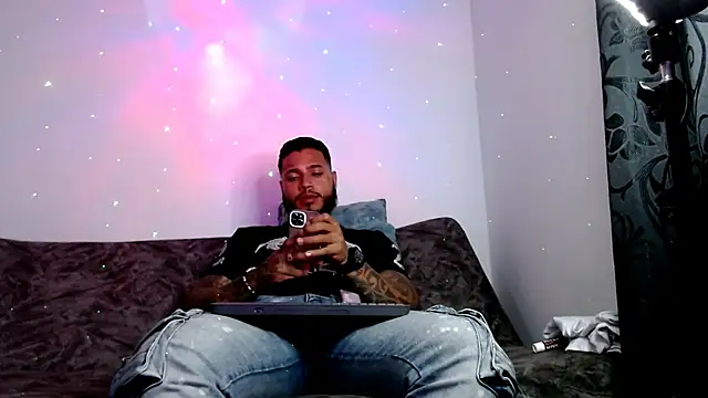 Snapshot of Exotic_tatto27121 chatting on 12-15-24, 10:28 Exotic tatto27121 online show from 12-15-24, 10:28