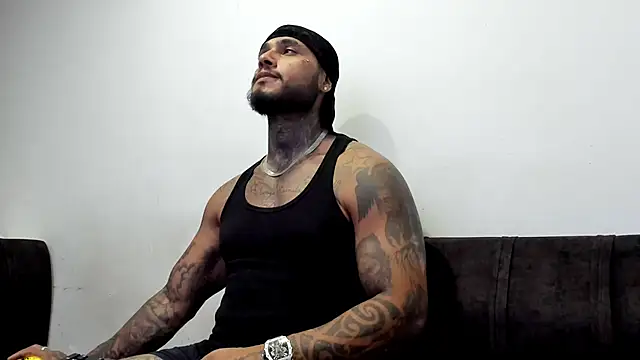 Snapshot of Exotic_tatto27121 chatting on 05-28-26, 03:36 Exotic tatto27121 online show from 05-28-26, 03:36