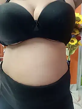 Snapshot of Sony-Model chatting on 05-12-26, 06:10 Sony-Model online show from 05-12-26, 06:10