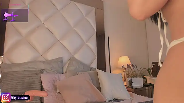 KimRoussee online show from 10-29-25, 04:55