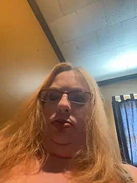 Snapshot of CherishWilliams chatting on 04-19-26, 01:56 CherishWilliams online show from 04-19-26, 01:56