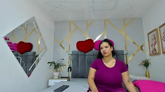 Caroliine Torres online show from 06-11-26, 12:24