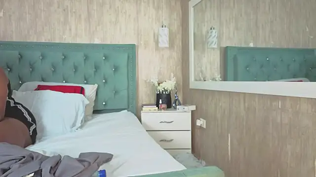 Alexa roussee online show from 09-22-25, 11:38