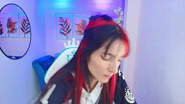 Snapshot of Dafne_huges chatting on 09-19-25, 07:40 Dafne huges online show from 09-19-25, 07:40