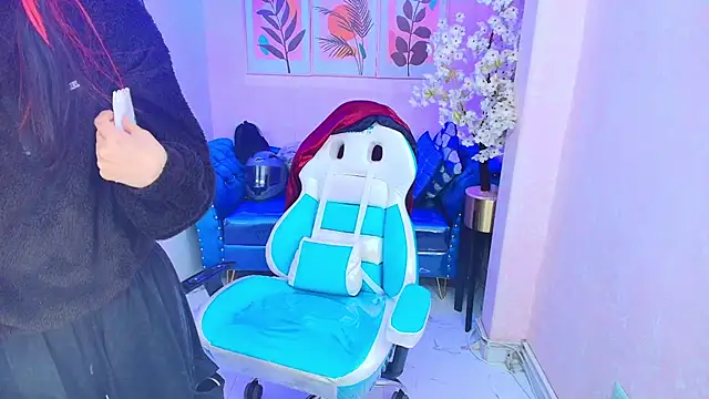 Snapshot of Dafne_huges chatting on 09-17-25, 07:27 Dafne huges online show from 09-17-25, 07:27