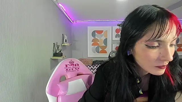 Snapshot of Dafne_huges chatting on 02-11-25, 07:16 Dafne huges online show from 02-11-25, 07:16