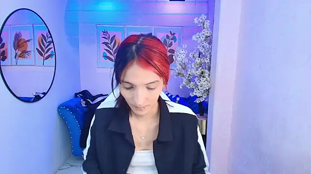 Snapshot of Dafne_huges chatting on 09-27-25, 07:53 Dafne huges online show from 09-27-25, 07:53