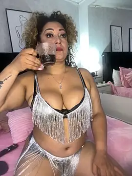 Katti Barrera online show from 10-21-25, 04:39