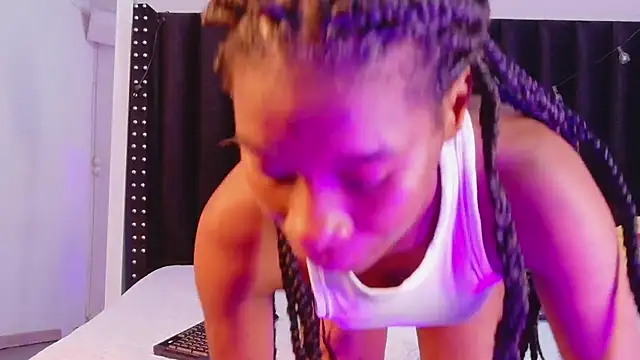 petitelittleebony online show from 11-30-25, 11:55