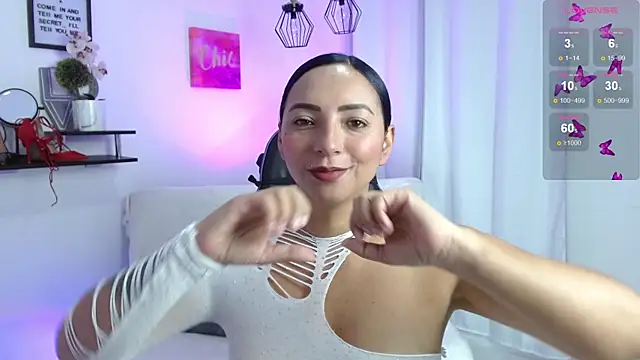 Snapshot of Emmi_Cam chatting on 04-28-26, 01:15 Emmi Cam online show from 04-28-26, 01:15