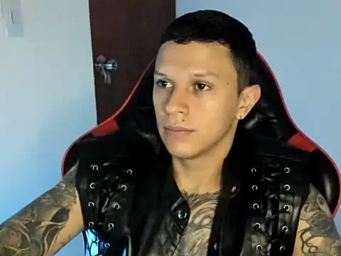 Snapshot of goodboy69l chatting on 06-10-26, 12:39 goodboy69l online show from 06-10-26, 12:39