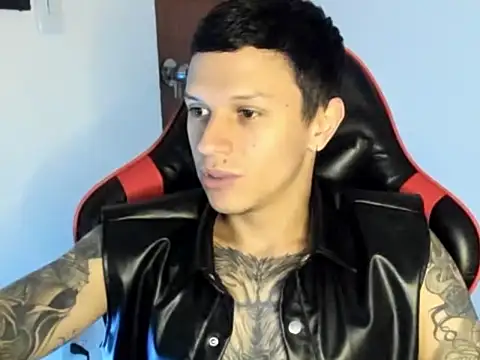 Snapshot of goodboy69l chatting on 05-23-26, 02:38 goodboy69l online show from 05-23-26, 02:38