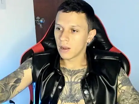 Snapshot of goodboy69l chatting on 06-07-26, 03:28 goodboy69l online show from 06-07-26, 03:28