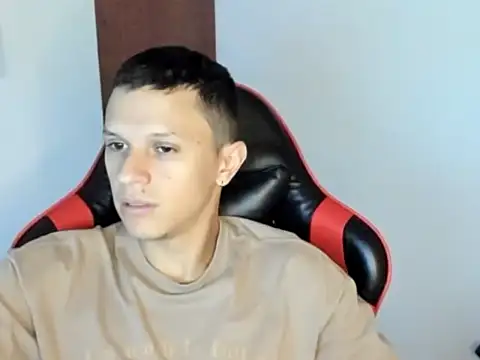 Snapshot of goodboy69l chatting on 05-30-26, 03:39 goodboy69l online show from 05-30-26, 03:39