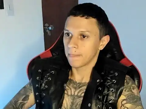Snapshot of goodboy69l chatting on 06-10-26, 12:23 goodboy69l online show from 06-10-26, 12:23