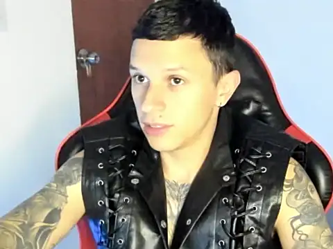 Snapshot of goodboy69l chatting on 05-06-26, 11:53 goodboy69l online show from 05-06-26, 11:53