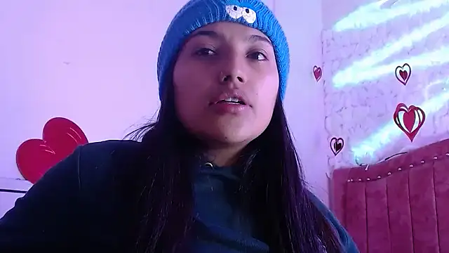 Snapshot of SarahStones chatting on 03-21-25, 05:11 SarahStones online show from 03-21-25, 05:11