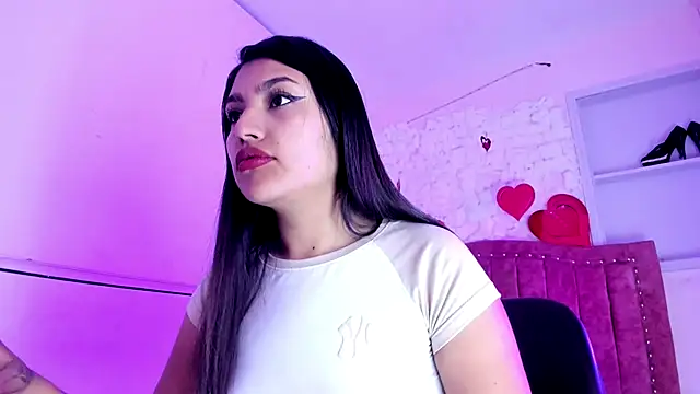 Snapshot of SarahStones chatting on 09-18-25, 03:53 SarahStones online show from 09-18-25, 03:53