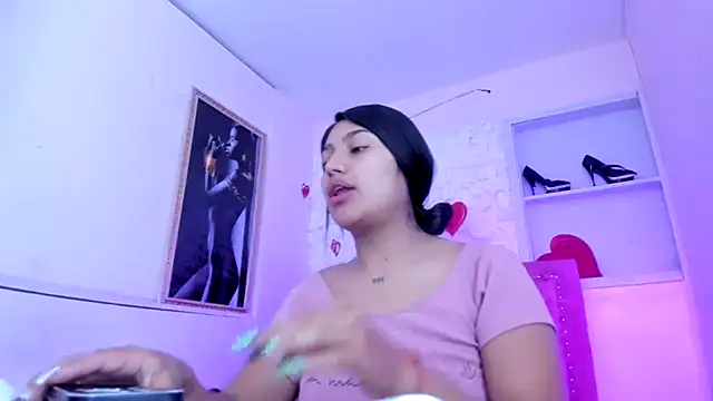 Snapshot of SarahStones chatting on 10-17-25, 03:21 SarahStones online show from 10-17-25, 03:21