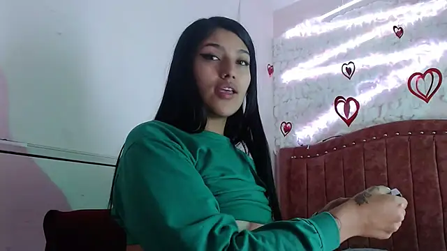 Snapshot of SarahStones chatting on 03-18-25, 06:50 SarahStones online show from 03-18-25, 06:50