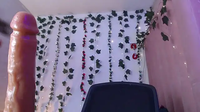 Snapshot of SarahStones chatting on 04-19-26, 06:14 SarahStones online show from 04-19-26, 06:14