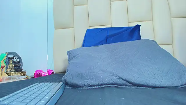 Snapshot of mss_mar chatting on 12-18-25, 03:22 mss mar online show from 12-18-25, 03:22